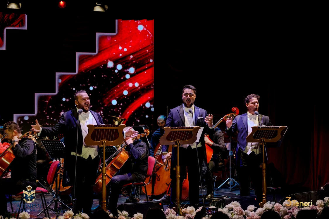 Tenorul Andrei Apreotesei, Florin Guzgă și Andrei Fermeșanu   3 tenori ieșeni 2 jpg