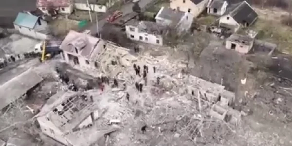 Case distruse de o racheta ruseasca la Liov FOTO Twitter jpg