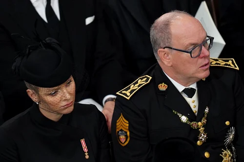 Charlene de Monaco și Prințul Albert la slujba de omagiere a reginei Elisabeta a II-a