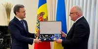 Fostul prim-ministru al Republicii Moldova, Dorin Recean, a fost decorat cu Ordinul „Principele Iaroslav cel Înțelept” FOTO: Facebook/Paun Rohvei