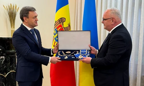Fostul prim-ministru al Republicii Moldova, Dorin Recean, a fost decorat cu Ordinul „Principele Iaroslav cel Înțelept” FOTO: Facebook/Paun Rohvei