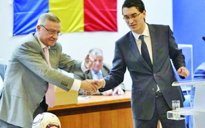 
    Sandu şi Burleanu sunt duşmani  