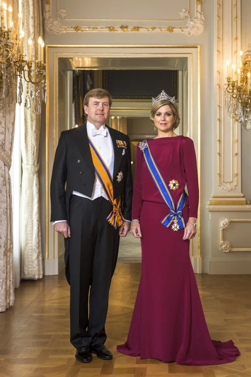 Olandezii l-au celebrat pe străzi pe noul rege Willem Alexander. (Foto: Reuters)