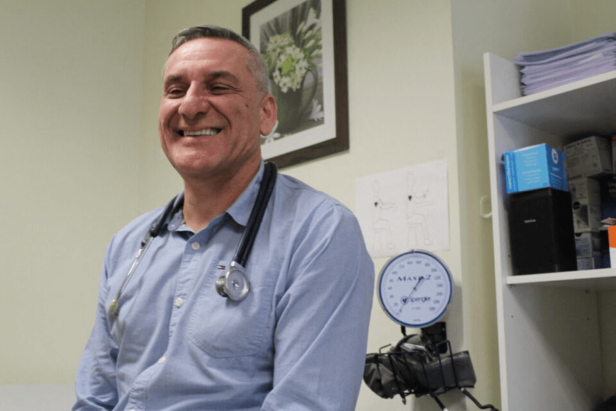 Povestea medicului român primit într-o comunitate din Franța ca un adevărat salvator 