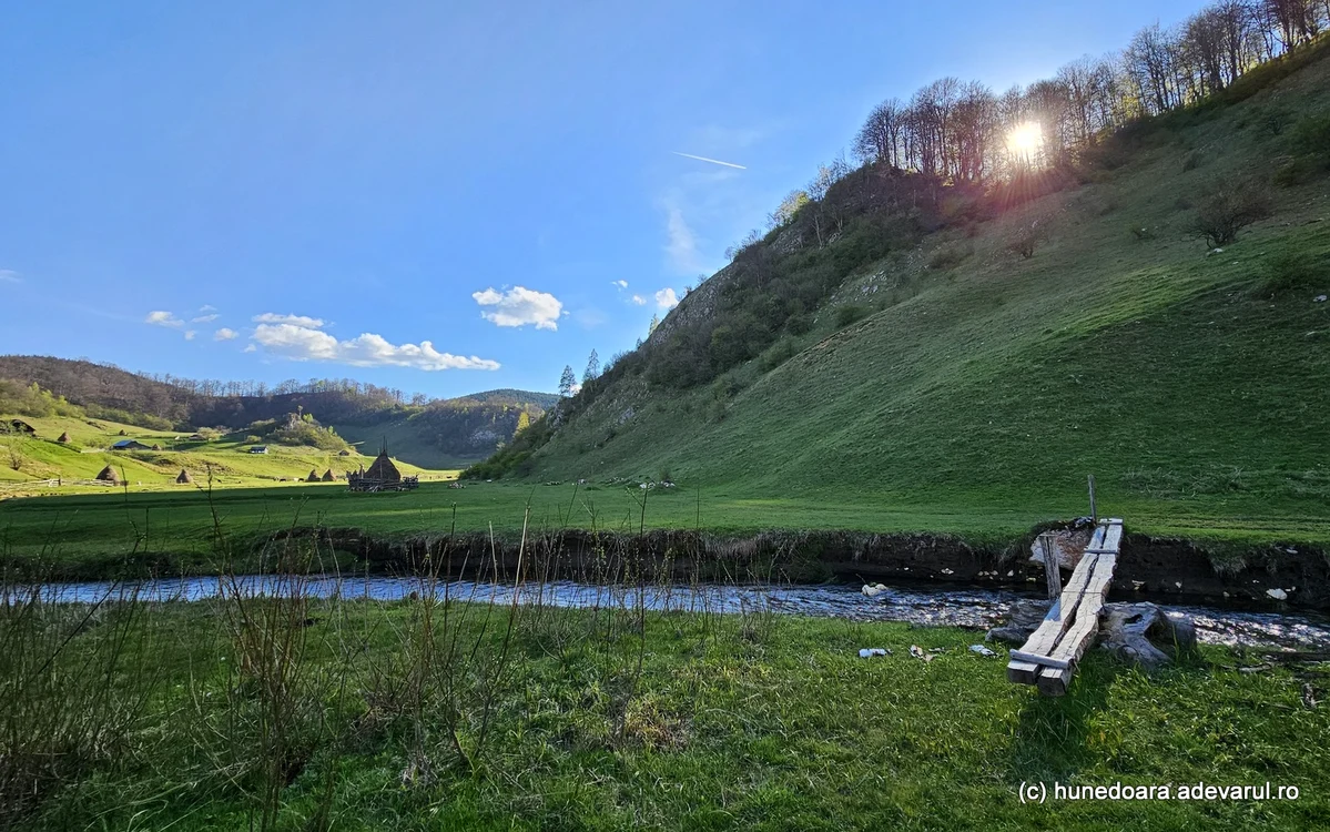 Fundătura Ponorului, unde turistul a ajuns cu motocicleta. Foto: Daniel Guță