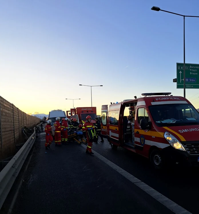 Accident pe A1 în Sibiu cu trei autovehicule implicate și opt persoane Foto ISU Sibiu