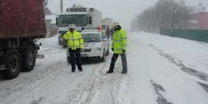 Polițiștii au oprit deja traficul în zona DN 22