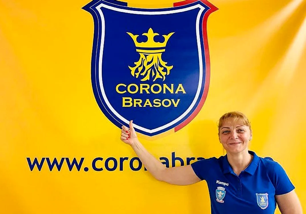 
    Simona Gogîrlă a revenit la Brașov, acolo unde a jucat handbal între 2007 și 2010Foto: Facebook/CoronaBrașov  