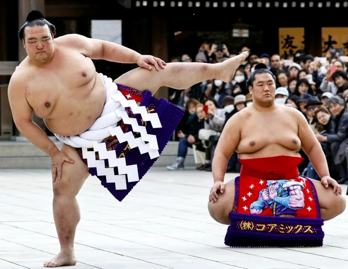 Concursurile de sumo sunt adevărate festivaluri în Japonia (FOTO: EPA)
