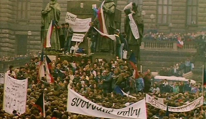 Cehoslovacia a trecut pașnic de la dictatură la un regim democratic. FOTO: arhivă