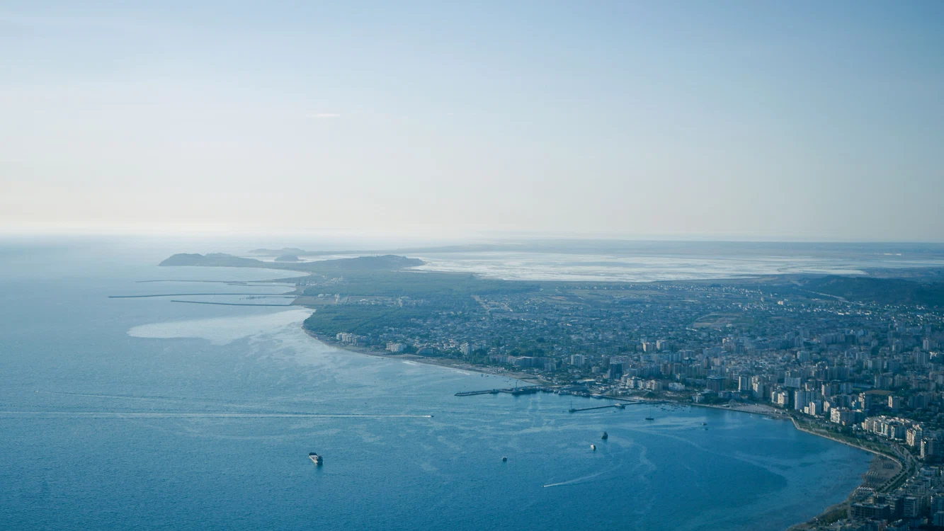Coșmarul unor români în Vlore / foto: Pexels