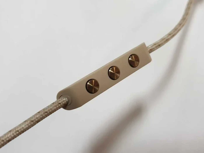 Beoplay E6 căşti wireless de la Bang&Olufsen FOTO Adrian Pogîngeanu