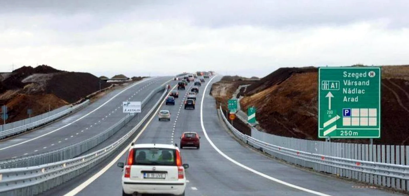 Şoferii care circulă pe autostradă au dreptul să meargă pe banda a doua doar atunci când nu pot circula pe prima bandă FOTO Arhivă