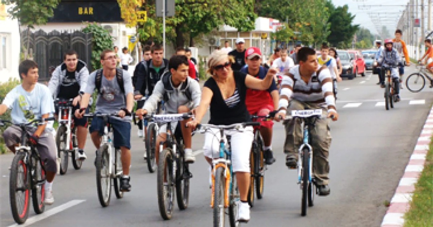 Zeci de biclişti au ieşit pe străzile din Târgu-Jiu