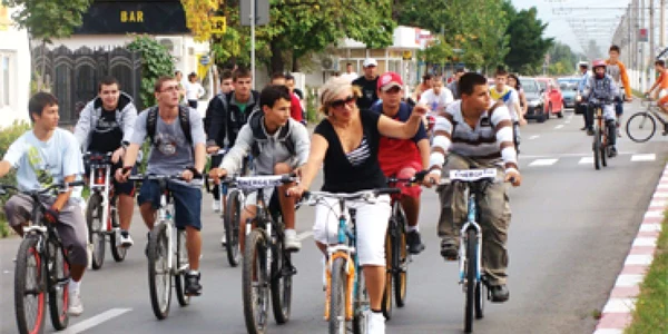 Zeci de biclişti au ieşit pe străzile din Târgu-Jiu