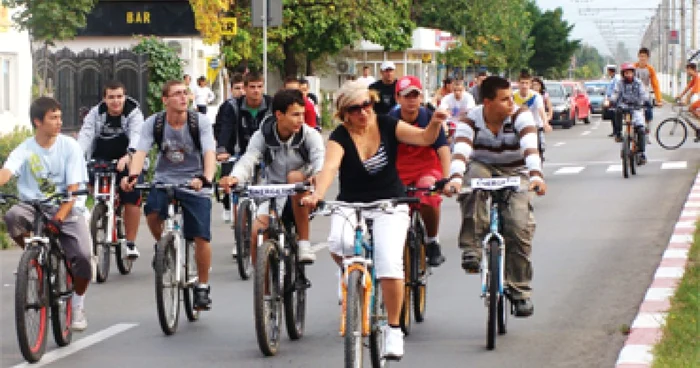 Zeci de biclişti au ieşit pe străzile din Târgu-Jiu