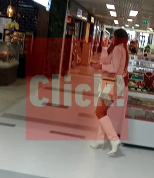 Bianca Drăgușanu face furori la mall, în fustița mini foto: Click!