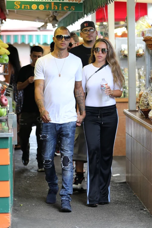 *EXCLUSIVE* "Hot Felon" Jeremy Meeks and girlfriend Chloe Green share a kiss while out shopping jpeg
