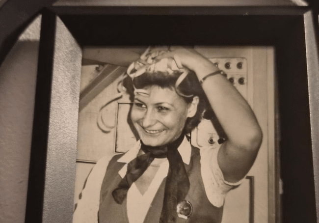 Poveștile unei stewardese române din anii ’80: zborurile peste Ocean sub atenția Securității și drumul victoriei de la Sevilla alături de Steaua