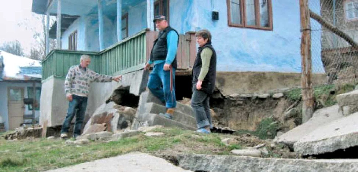 Casa familiei State a început să se dărâme p Foto: Codruţa Horja