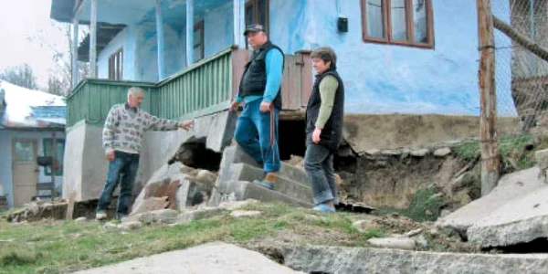 Casa familiei State a început să se dărâme p Foto: Codruţa Horja