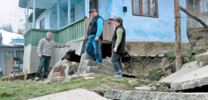 Casa familiei State a început să se dărâme p Foto: Codruţa Horja
