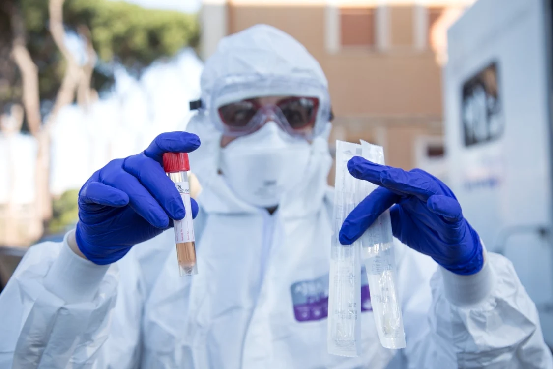 În ultimele 24 de ore au fost confirmate alte 1.415 de noi îmbolnăviri cu noul coronavirus/Foto Mediafax