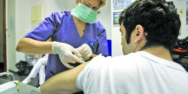 Procentul românilor care aleg să se protejeze de gripă cu ajutorul vaccinului a scăzut constant în ultimii ani