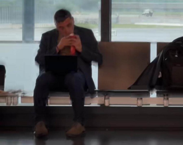 George Simion ar fi plecat la Viena imediat după vot: A fost fotografiat în aeroport. AUR dezminte informațiile