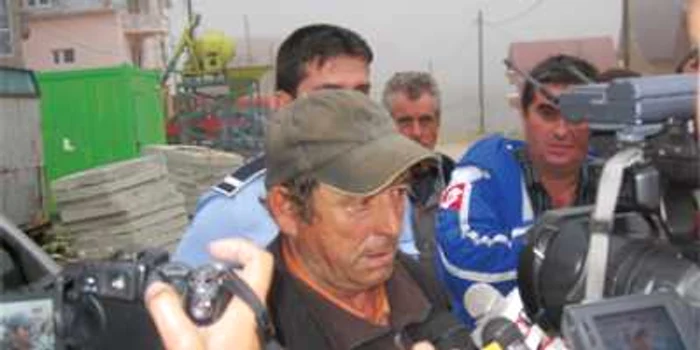 Doi câini poliţişti caută noi indicii la Rânca