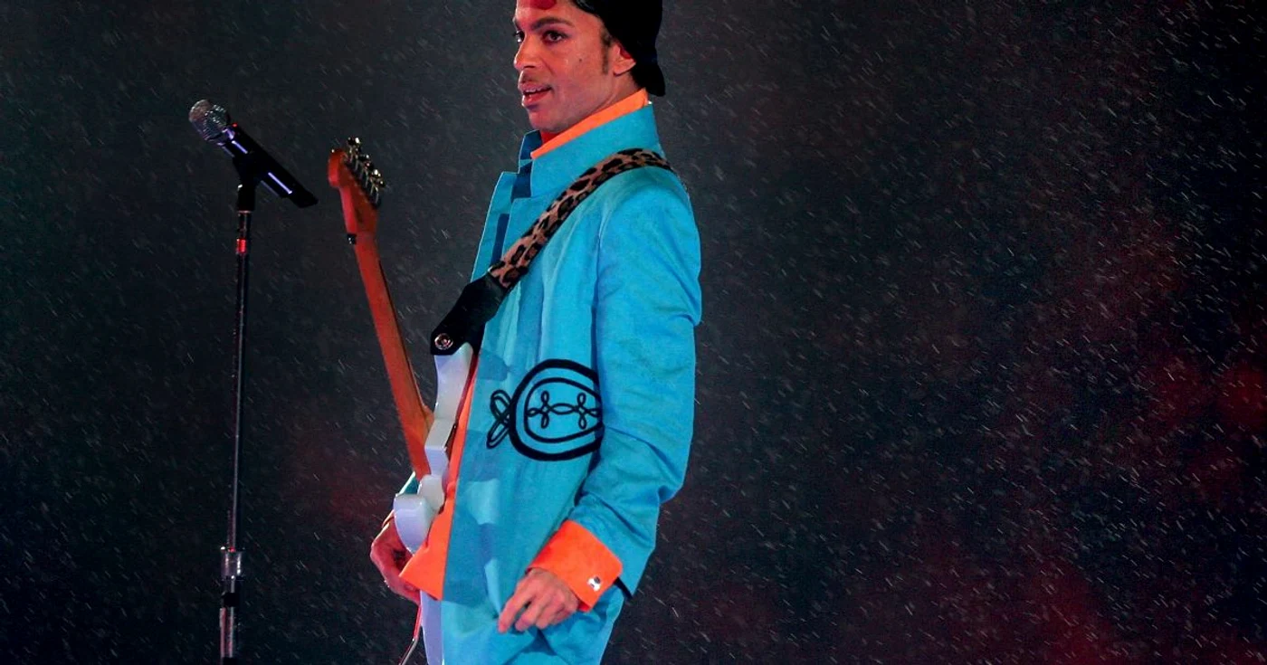 Cântăreţul american Prince, în timpul unui concert FOTO Gulliver/Getty Images