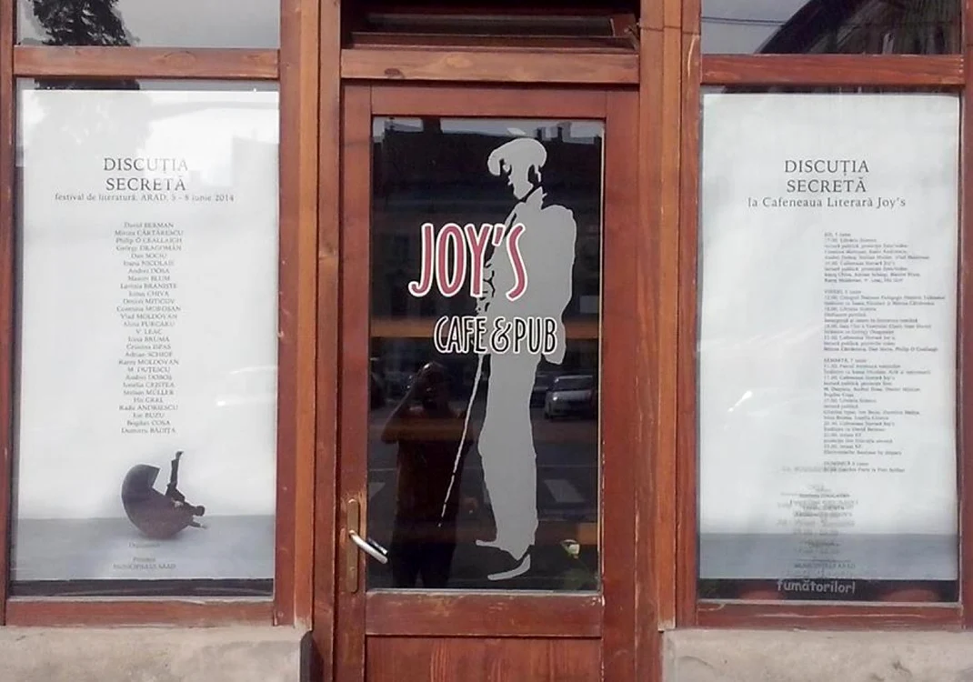 Discuţia secretă va continua de la  ora 20.30 la Cafeneaua literară Joy's