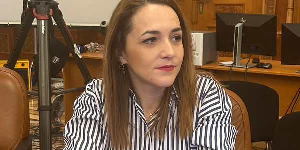 senatoare usr Cynthia Păunfoto facebook jpg