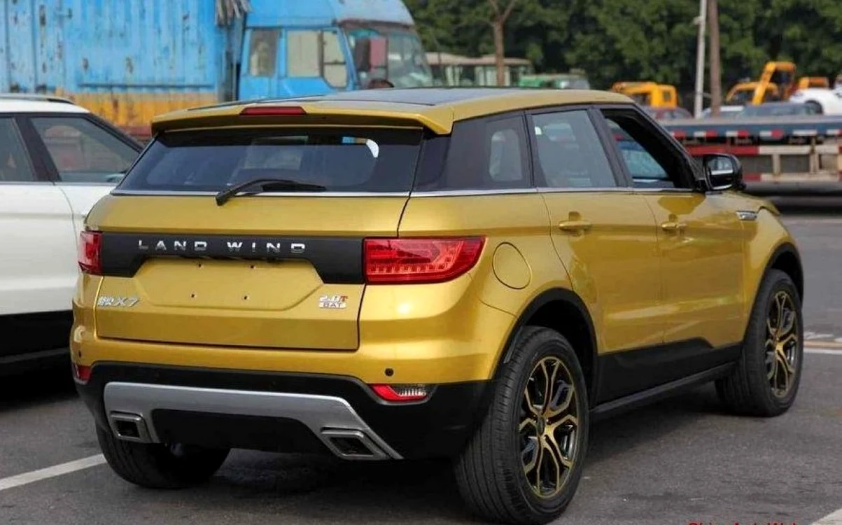 Constructorii chinezi sunt renumiţi pentru "clonarea" unor modele occidentale, dar puţine grupuri străine i-au acţionat în justiţie     FOTO ChinaAutoWeb.com