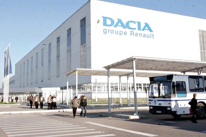 
    Decizia de oprire a fost determinată de dificultăţile de aprovizionare în urma unei greve care avut loc la un furnizor de subansamble din Franţa.  