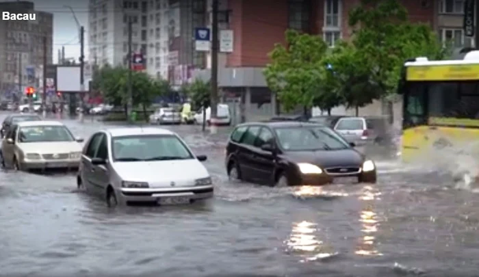 Inundaţii în municipiul Bacău, după ploaia torenţială din această după amiază  FOTO Facebook This is Bacău