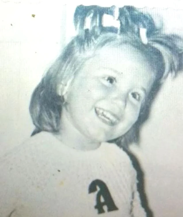 Andreea Esca, fotografie superbă din copilărie. Foto: Instagram