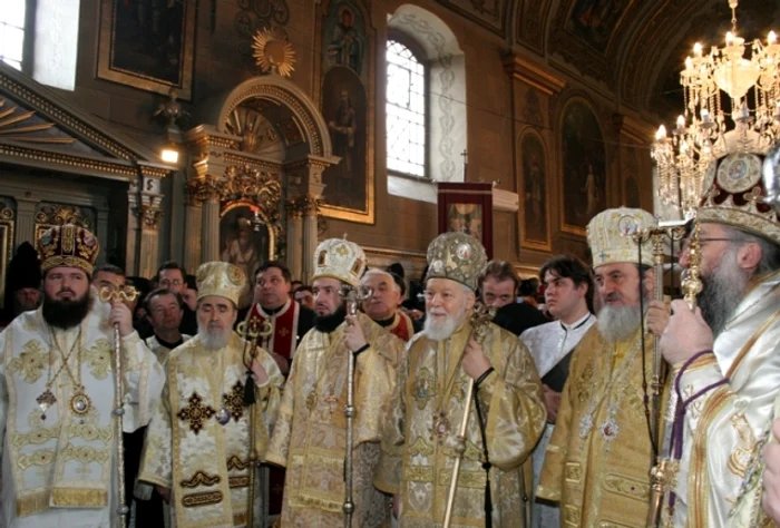 
    În Episcopia Caransebeşului continuă campania umanitară „Începem şcoala împreună!”  