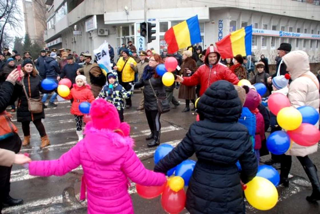 
    Românii vor putea încinge Hora Unirii în mai multe locații din țară  