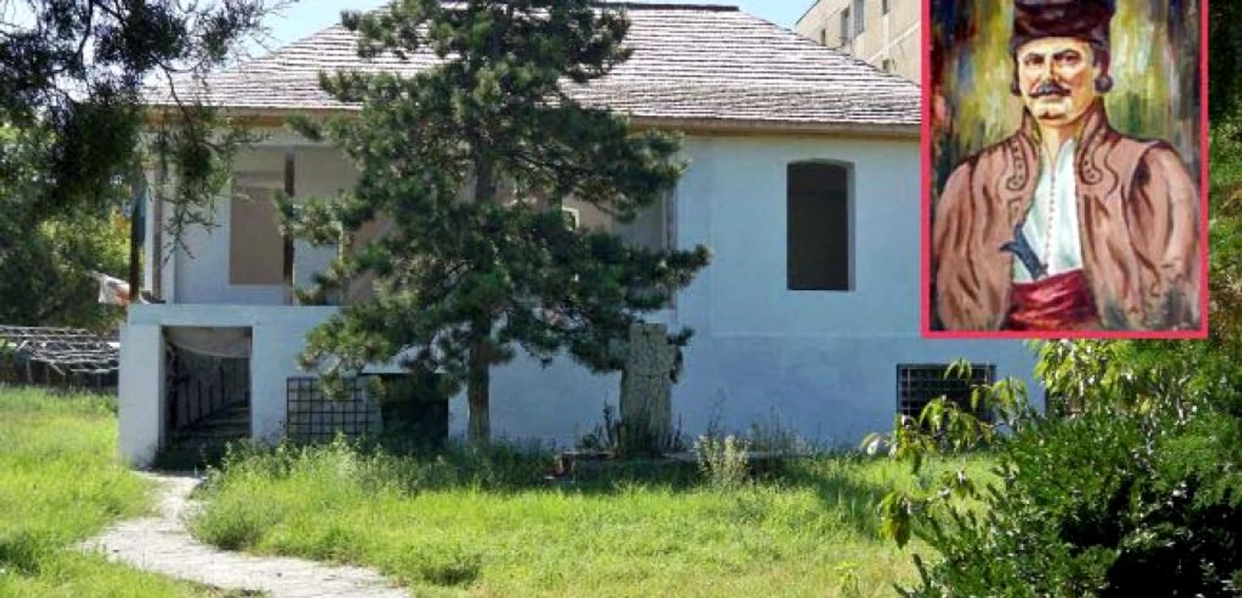 Casa lui Iancu Jianu din Caracal este "în lucrări" de şase ani (foto medalion: portret al haiducului pe pânză făcut de Hortensia Popescu, aşa cum şi l-a imaginat artista)