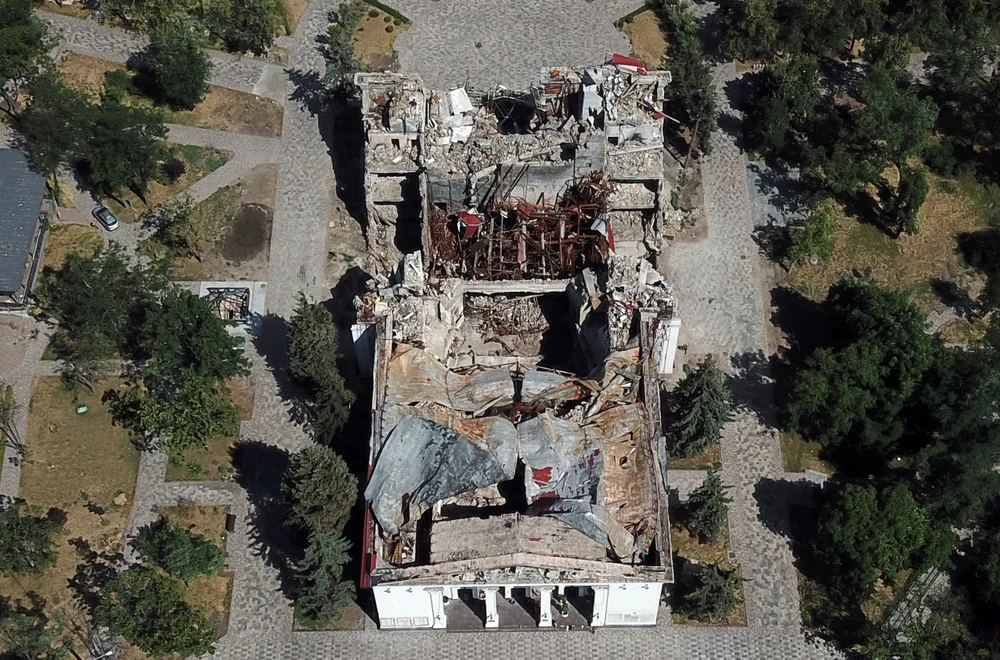 Teatrul din Mariupol distrus de ruși, redeschis după o restaurare finanţată de Kremlin. Ucraina acuză o „insultă la memoria victimelor”