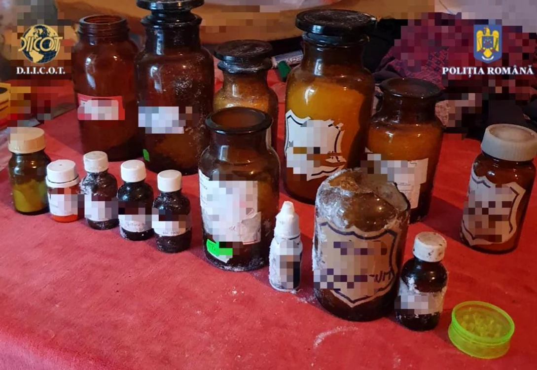 La percheziții au fost descoperiți solvenți pentru prepararea etnobotanicelor FOTO DIICOT