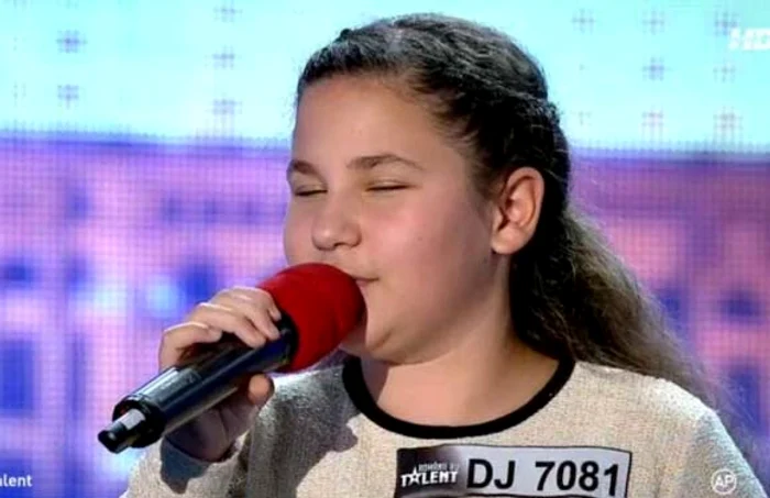 Fetiţa va merge în semifinalele de la Românii au talent 