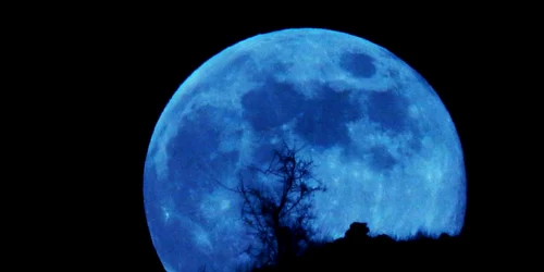 luna albastra jpeg