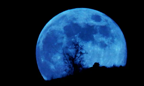 luna albastra jpeg