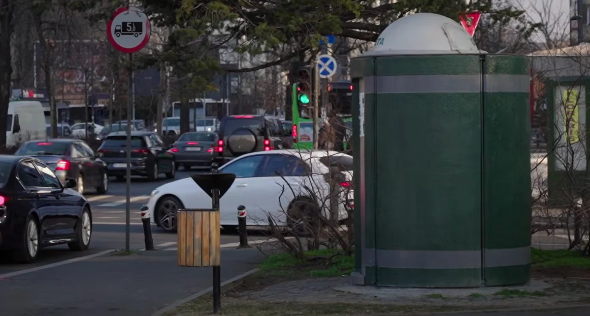 Cea mai mare firmă-fantomă din România, cu sediul într-o toaletă publică FOTO: Captură video