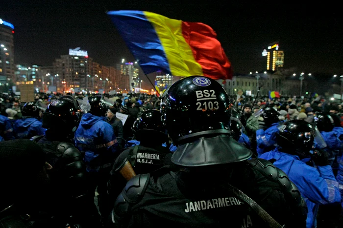 Pe 1 februarie 2017 scenariul s-a repetat. Manifestația din piață a început, însă, pașnic (foto: Dorin Constanda)