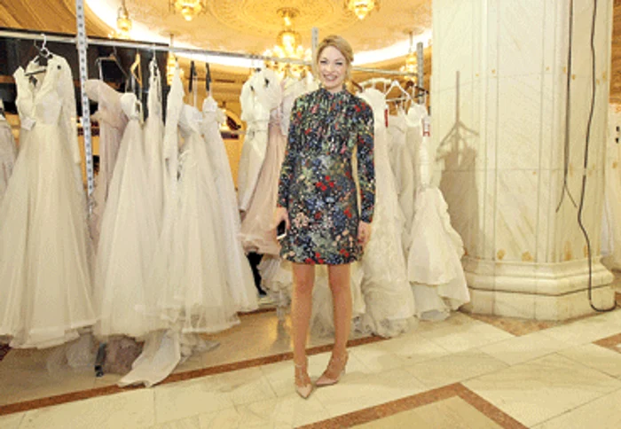 La Târgul de nunți, într-o rochie de 1.500 €