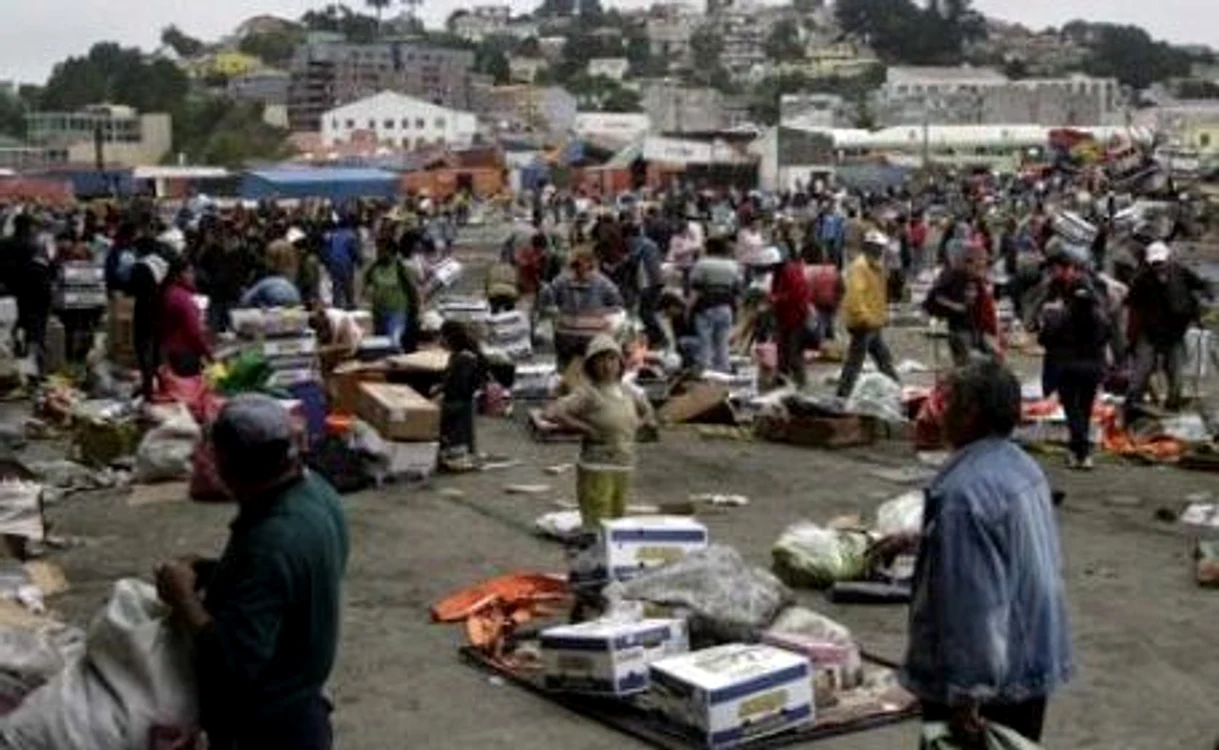 
    Peste 700 de oameni au murit iar alte câteva sute au rămas fără adăposturi după cutremurul din Chile  