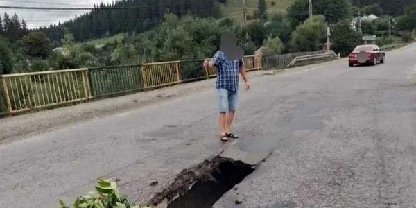 Podul surpat de pe D15B FOTO ISU Neamţ